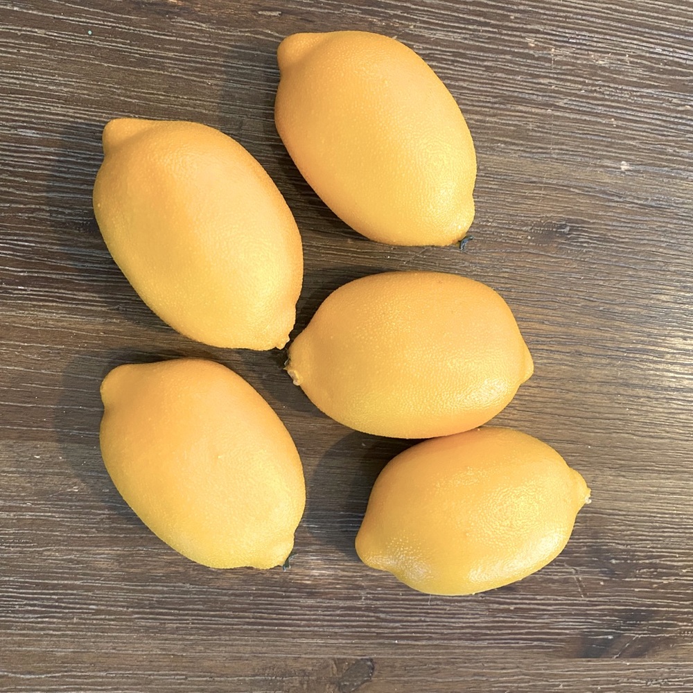 5 decorative lemons